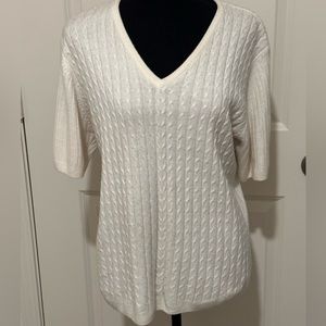 Speciality Collection women’s cream colored pullover v-neck sweater